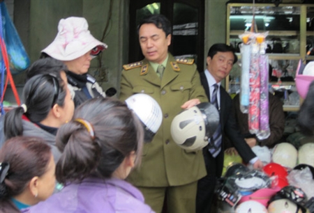 100% cơ sở kinh doanh mũ bảo hiểm sai phạm 2