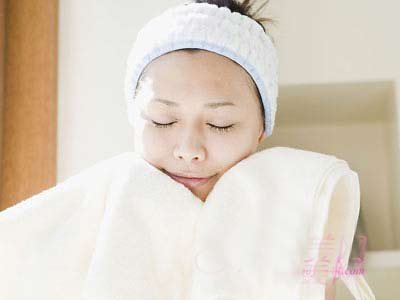 Bắt bệnh qua vị trí mụn 1