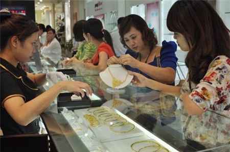 Giá vàng lùi sâu về 43,6 triệu đồng, đôla tự do giảm	 1