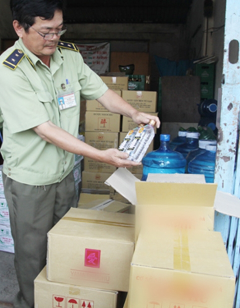 Choáng với kho rươu lậu 8.000 chai	 1