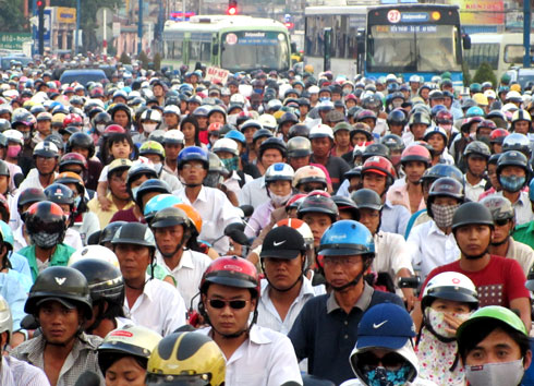 TP HCM và Hà Nội tiếp tục nghiên cứu đổi giờ làm 1