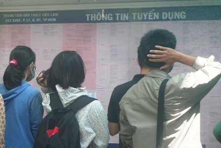 Cử nhân đại học đi tiếp thị, giữ xe 1