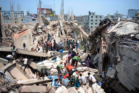 Tòa nhà 8 tầng bất ngờ bị sập tại Bangladesh, 82 người chết 1