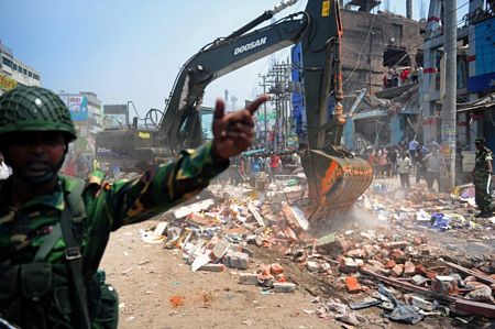 Tòa nhà 8 tầng bất ngờ bị sập tại Bangladesh, 82 người chết 4