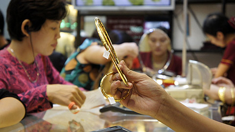 Giá vàng bất ngờ “lao dốc”	 1
