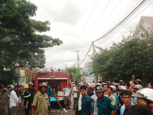 Nhà trung tá công an phát nổ, cả xóm hoảng loạn 3