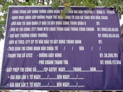 Rơi xuống đường, bé gái bị xe tải cán chết 4
