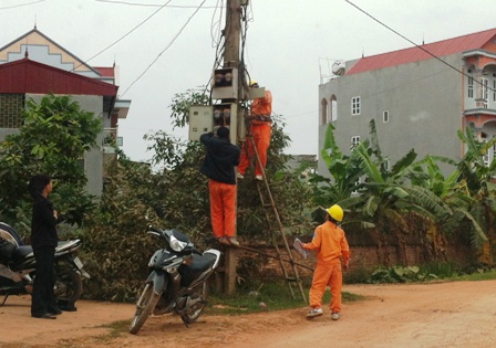 Hà Nội cắt điện nhiều giờ hàng loạt điểm 1
