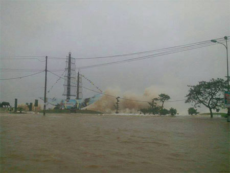 Hải Phòng ngập nặng sau bão 8