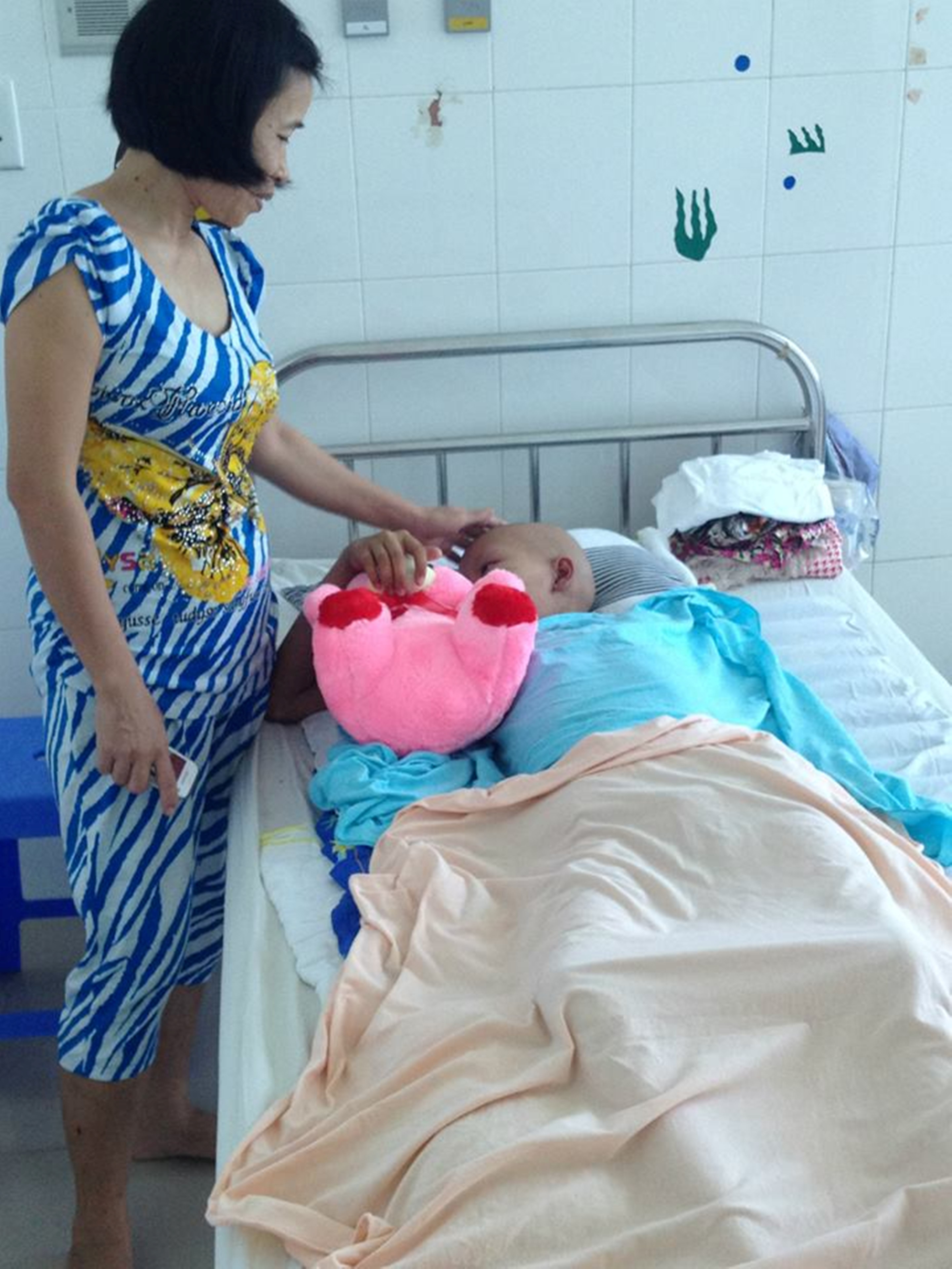 Thắt lòng đứa trẻ hỏi mẹ “Cánh tay của con đâu mất rồi?” 2