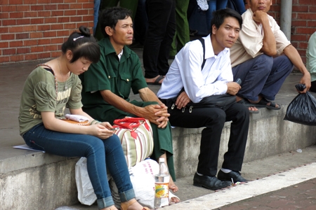 Sĩ tử lên Thủ đô sớm, các cửa ngõ ùn ứ 6