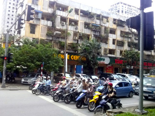 Chờ đèn đỏ ở Hà Nội sẽ được nghe... luật giao thông 1