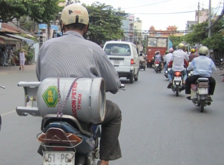 Giá gas tăng 13.000 đồng/bình 12kg 1