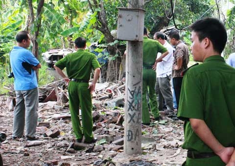 Nồi hơi bay qua 7 nhà, trúng đầu Việt kiều 1