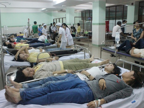 Hàng trăm công nhân nhập viện vì ngộ độc 1