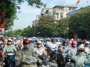 Thí sinh nô nức đến trường thi, phố phường ùn tắc 1