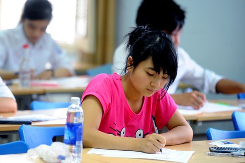Khoảng 200.000 thí sinh bắt đầu làm bài thi cao đẳng 1