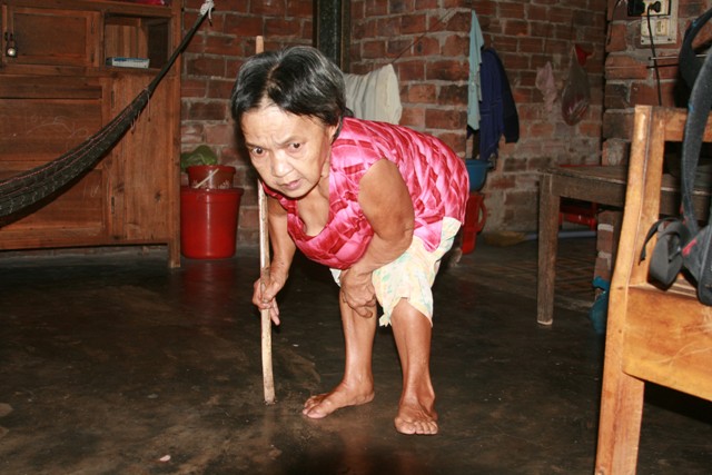 Người đàn bà cao 1m và nỗi cô đơn cuối đời 1