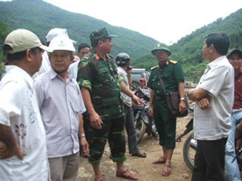 Mòn mỏi ngóng tin con mất tích ở hầm thủy điện 4