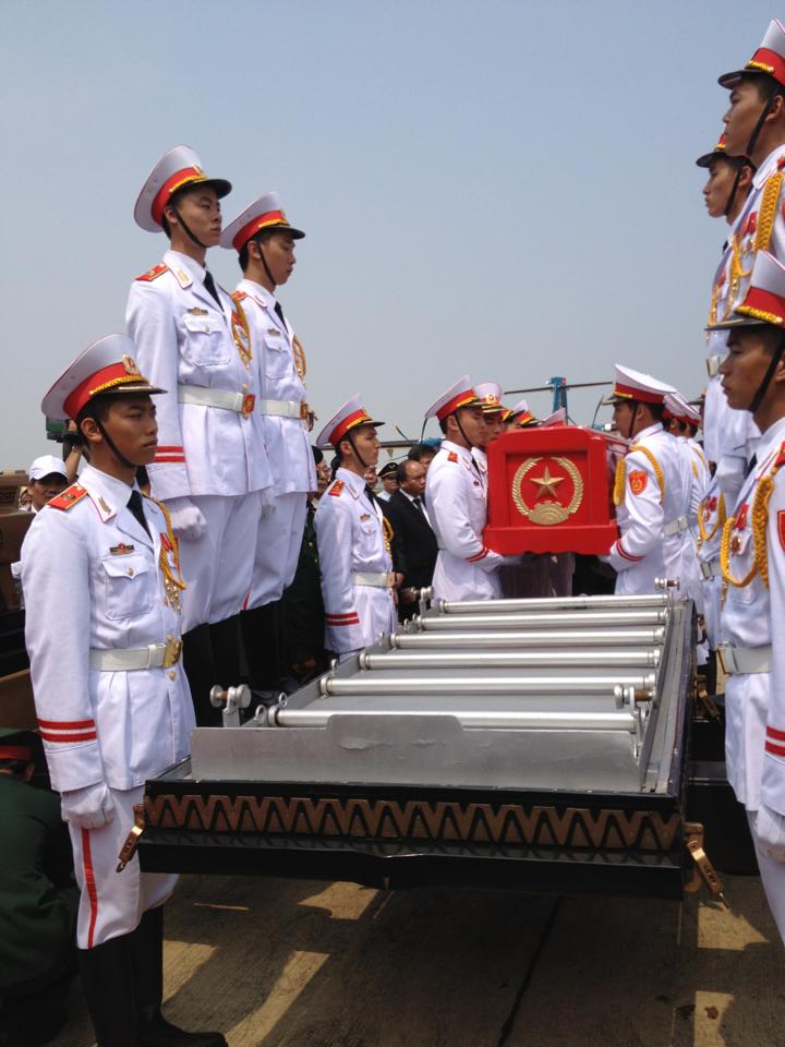 Những hình ảnh mới nhất về đoàn chở linh cữu Đại tướng ở Quảng Bình 3