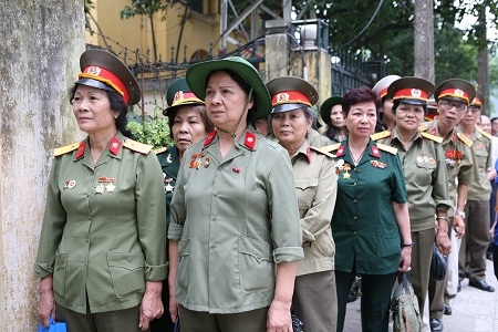 Dòng người đến viếng Đại tướng vẫn kéo dài bất tận 3