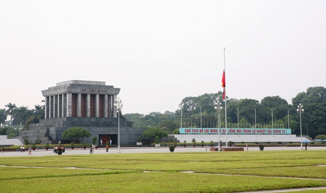 Cở rủ, băng đen tiếc thương Đại tướng Võ Nguyên Giáp 1