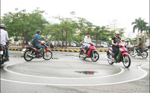Thi bằng xe máy ở Việt Nam, phải chăng quá dễ? 1