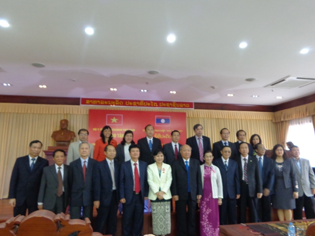 Lễ trao tặng Huân-Huy chương của Chính phủ Lào cho ngành y tế Việt Nam 2