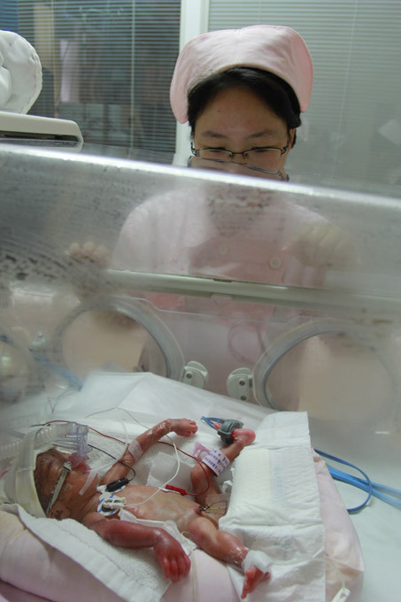 Em bé tí hon ra đời tại Trung Quốc 5 Em bé tí hon ra đời tại Trung Quốc 5
