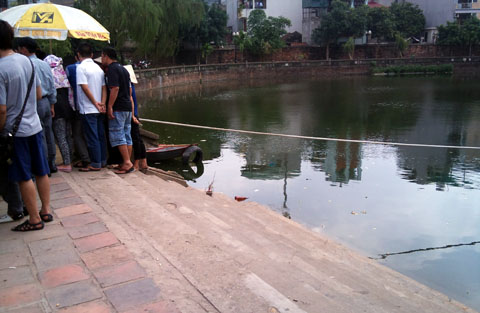 Hà Nội: Cán bộ phường chết ở hồ Văn Miếu 1
