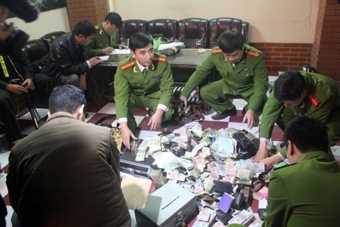 Diễn biến đột kích phá sới bạc 'khủng' nhất miền Bắc 2 Diễn biến đột kích phá sới bạc 'khủng' nhất miền Bắc 2