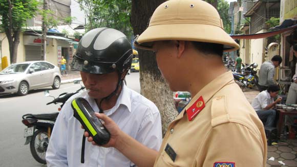 Không được điều khiển phương tiện khi bị giữ giấy phép lái xe 1 Không được điều khiển phương tiện khi bị giữ giấy phép lái xe 1