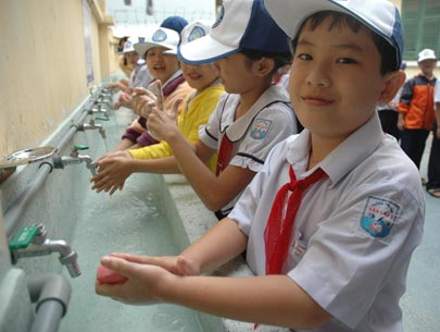 Hàng triệu người dân được hỗ trợ cải thiện điều kiện vệ sinh, sức khỏe 1 Hàng triệu người dân được hỗ trợ cải thiện điều kiện vệ sinh, sức khỏe 1