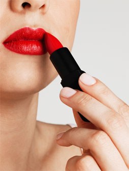 Những hành động tưởng như gợi cảm... 2