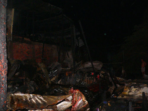 Cháy dữ dội ở Châu Đốc, 12 căn nhà ra tro 3