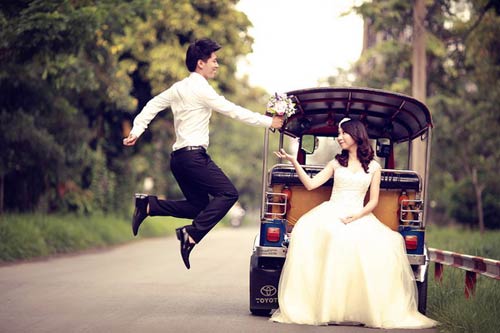 Giới trẻ nô nức cưới vào "Ngày tận thế" 1 Giới trẻ nô nức cưới vào "Ngày tận thế" 1