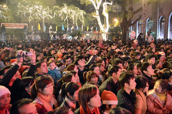 Người Sài Gòn, Hà Nội chen chân đón Giáng sinh 10