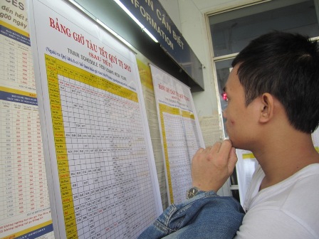 Mạng bán vé tàu Tết “sập” do 20.000 tài khoản đầu cơ? 1