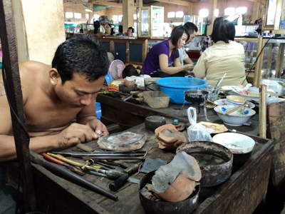 Mua bán vàng như rau ở chợ Campuchia 3 Mua bán vàng như rau ở chợ Campuchia 3