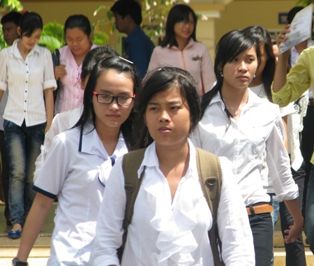 Trần Đăng Khoa: Sao lại bỏ thi văn? 1 Trần Đăng Khoa: Sao lại bỏ thi văn? 1