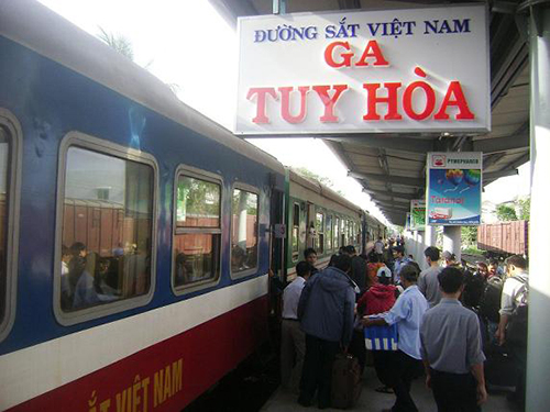 Tàu lửa “trôi” tự do, hàng trăm hành khách thót tim 1