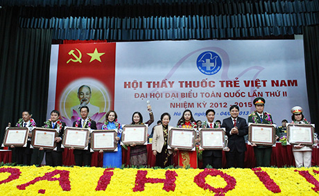 Vinh danh 10 Thầy thuốc trẻ Việt Nam tiêu biểu năm 2012 1 Vinh danh 10 Thầy thuốc trẻ Việt Nam tiêu biểu năm 2012 1
