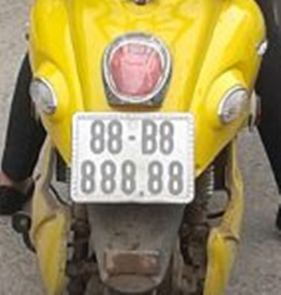 Truy tìm cô gái đi xe mang BKS 8 số 8 1 Truy tìm cô gái đi xe mang BKS 8 số 8 1