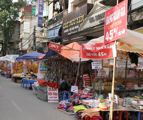 Chợ hoa thành nơi xả hàng 4