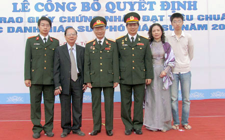 Chuyện gia đình "tam đại vi y" 2