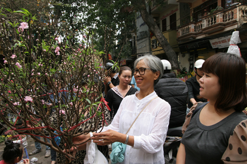 Chợ hoa thành nơi xả hàng 15