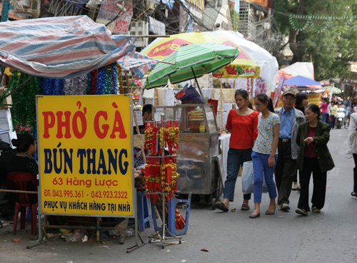 Chợ hoa thành nơi xả hàng 7
