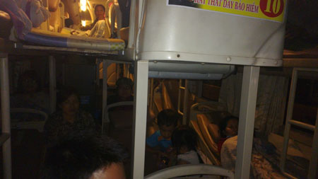 Xe "chất lượng cao" Hoàng Long "hành" khách tả tơi 1 Xe "chất lượng cao" Hoàng Long "hành" khách tả tơi 1