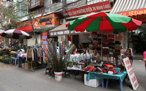 Chợ hoa thành nơi xả hàng 11