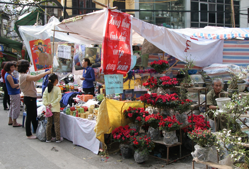 Chợ hoa thành nơi xả hàng 12